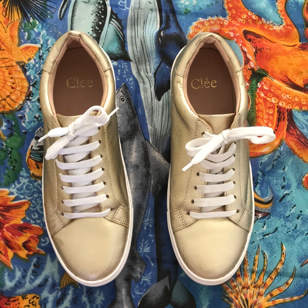 Clée gold sporty style